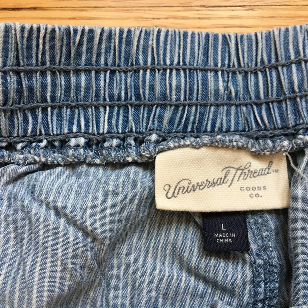 Universal Thread Drawstring Shorts - Picture 3 of 3